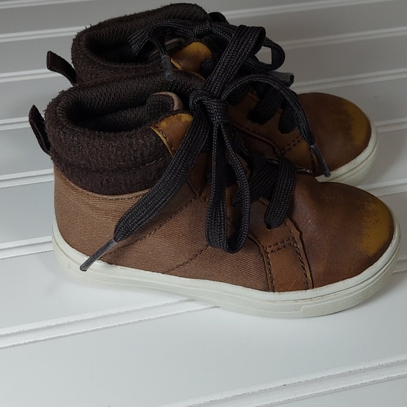 Carters short boot sz 6 - Picture 3 of 7